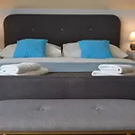 Greenwood 4*