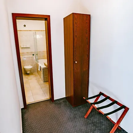 Greenwood Hotel