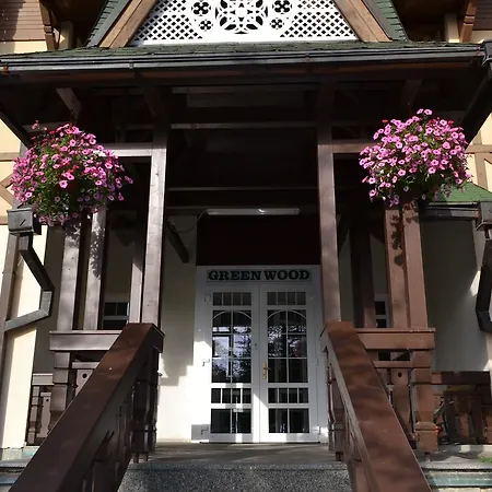 Greenwood 4*